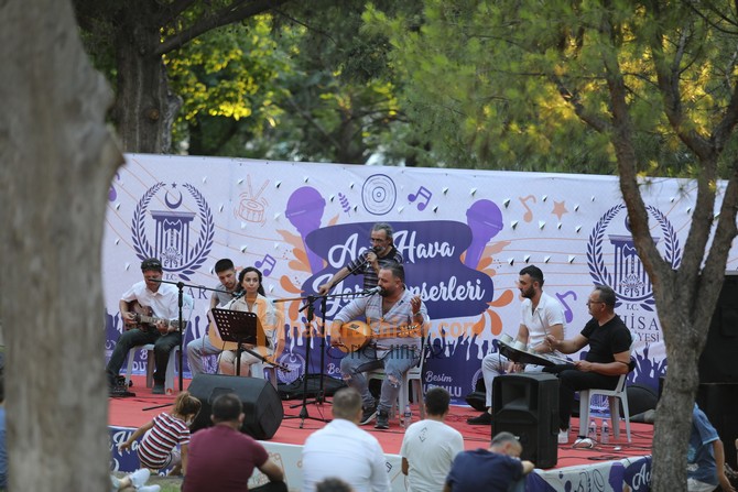 Akhisar Belediyesi Açık Hava Yaz Konserleri Büyük İlgi Görüyor