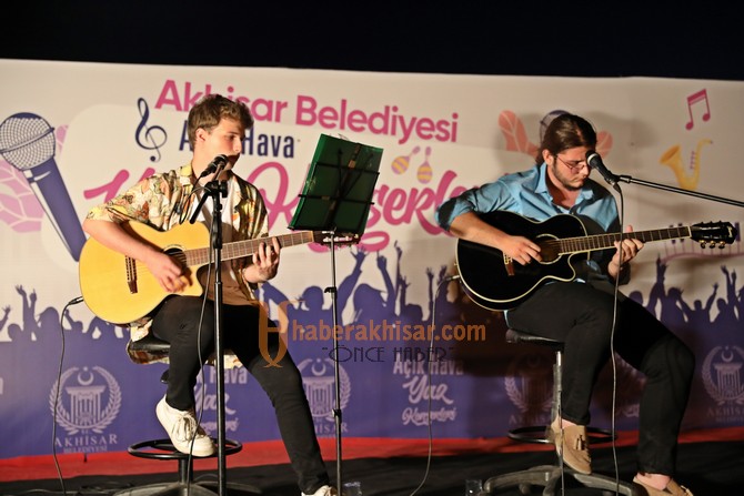 Akhisar’da Yaz Akşamları Konseri Kaldığı Yerden Devam Ediyor