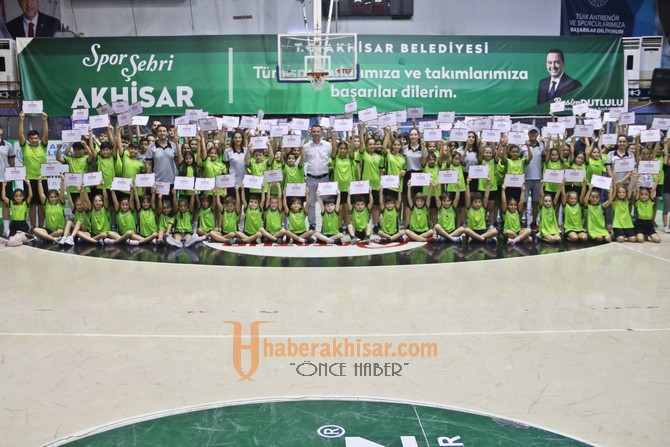Akhisar Belediyesi’nin Yaz Spor Okullarından Binlerce Genç Faydalandı