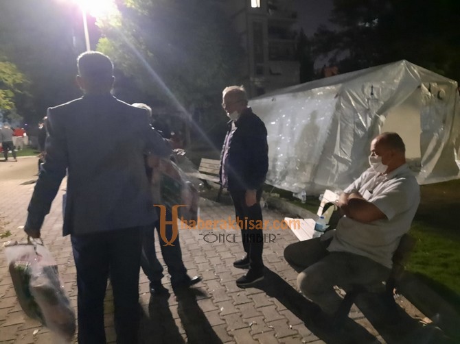 Akhisar Belediyesi, İzmir’deki Depremzedelerin Yanında