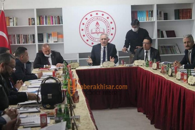 Akhisar’da 2021-2022 Eğitim-Öğretim Yılı 1. Yarıyıl Değerlendirme Toplantısı Yapıldı