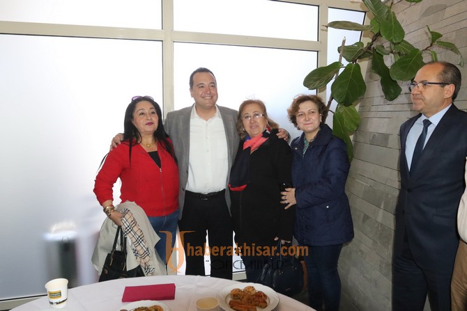 Akhisar Belediyesi, Ahşap Hediyelik Eşya sergisi açıldı