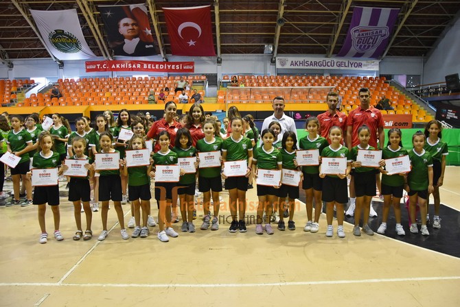 Akhisar Belediyesi’nin Yaz Spor Okullarından 1500 Genç Faydalandı