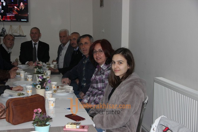 MHP İlçe Teşkilatı Huzur Kafe’yi Ziyaret Etti