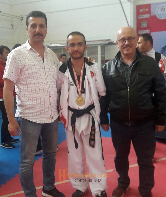 Akhisarlı Para-Taekwondocusu Eray, Türkiye birincisi oldu
