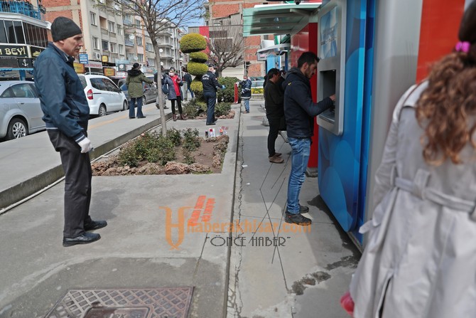 Akhisar Belediyesi Sosyal Mesafe Çizgisi Çekti
