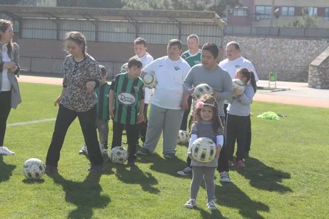 Akhisarlı özel çocuklar, Uluslararası Down Plaj Futbolu Festivaline hazırlanıyor