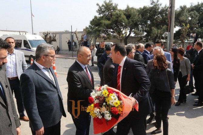 Akhisar Belediye Başkanı Dutlulu, mazbatasını alarak göreve başladı