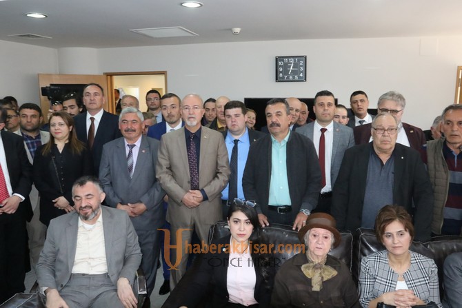 Akhisar Belediye Başkanı Dutlulu, mazbatasını alarak göreve başladı