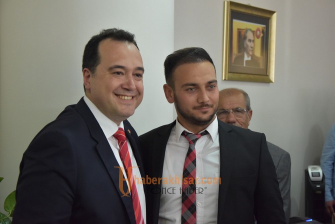 Belediye Başkanı Besim Dutlulu, ilk gün tebrikleri kabul etti