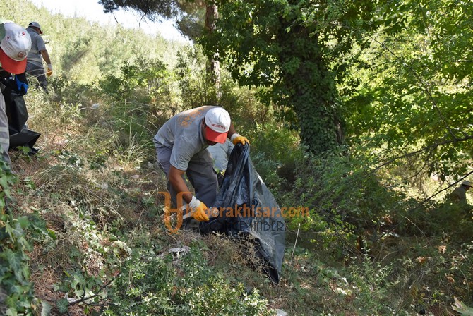 Akhisar Belediyesi Yangın Riskine Karşı Ormanları Temizliyor