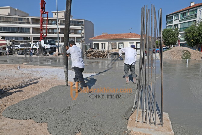 Akhisar Belediyesi Cumartesi Pazarı İnşaatı Devam Ediyor