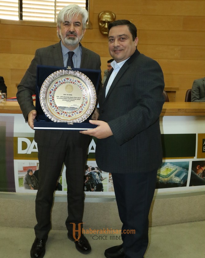 Akhisar Belediyesi 2014-2019 dönemi son meclis toplantısı yapıldı