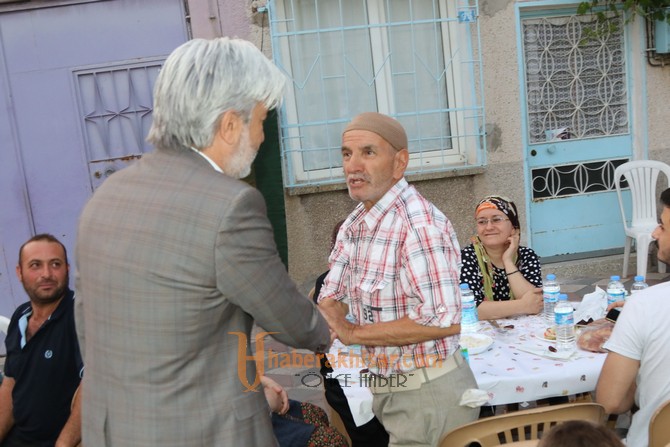 Akhisar Belediyesi mahalle iftarı bu kez Şeyh İsa’da kuruldu