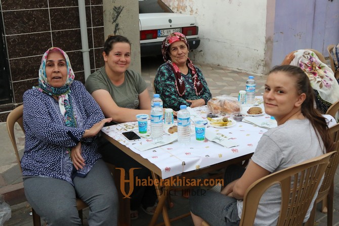 Akhisar Belediyesi mahalle iftarı bu kez Şeyh İsa’da kuruldu