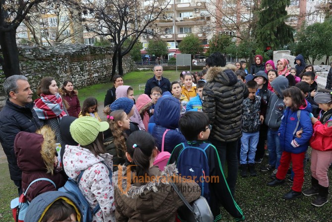 Akhisar Zübeyde Hanım İlkokulu 4.sınıf öğrencileri şehrini keşfetti