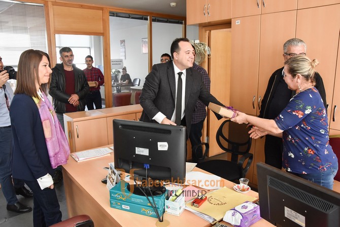 Belediye Başkanı Besim Dutlulu, Personelin Kadınlar Gününü Kutladı
