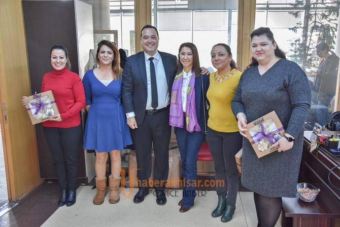 Belediye Başkanı Besim Dutlulu, Personelin Kadınlar Gününü Kutladı