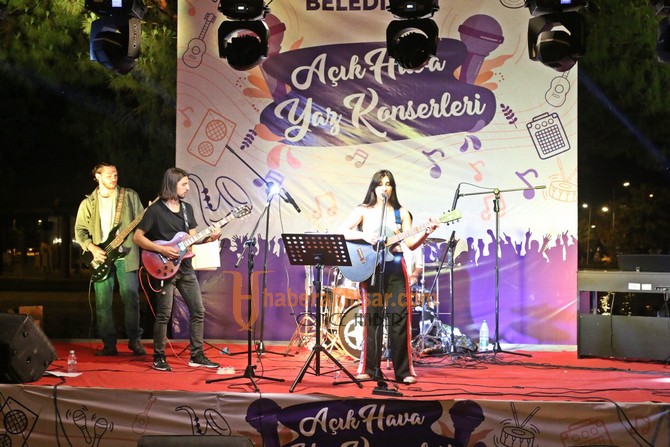 Akhisar Belediyesi Açık Hava Yaz Konserleri Başladı