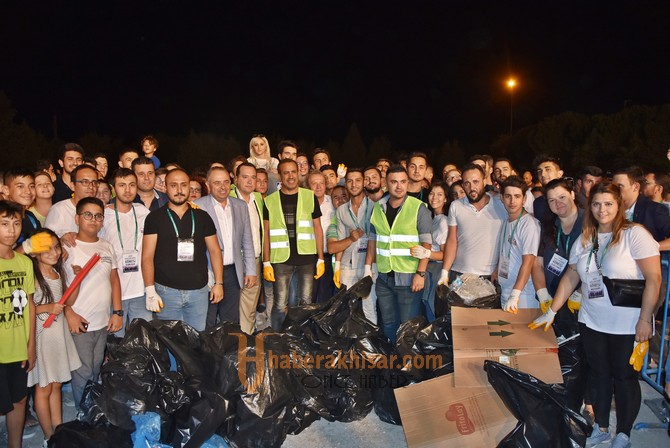 Haluk Levent Akhisar’da temizlik seferberliği başlattı