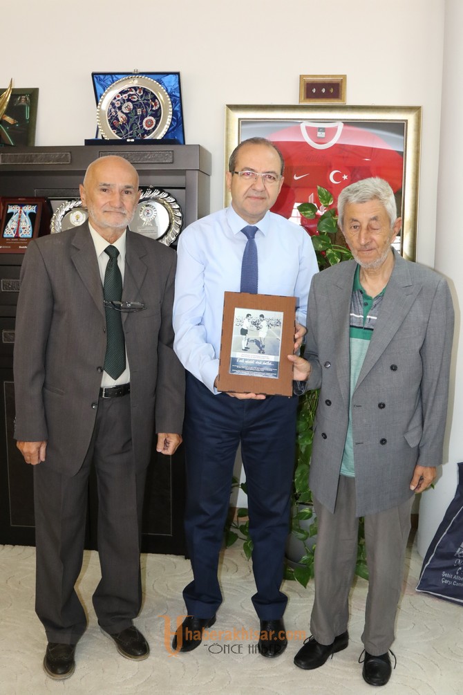 Akhisar Spor Adamları Derneği’nden Belediye Başkanı Salih Hızlı’ya ziyaret