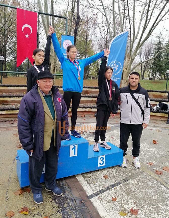 Akhisarlı Atletler Yarı Finalden Şampiyonlukla Döndüler
