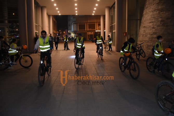 Akhisarlı Bisikletçiler Lösemili Çocuklar için pedal çevirdi