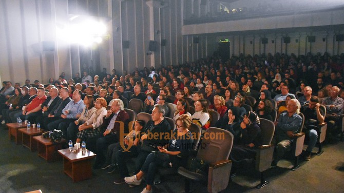 Ankara Ekin Tiyatrosu’ndan Akhisar’da muhteşem oyun