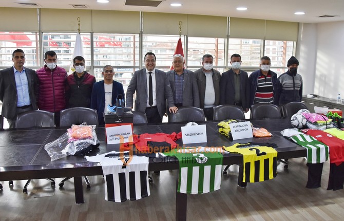 Akhisar Belediyesi’nden Amatör Spor Kulüplerine Malzeme Desteği