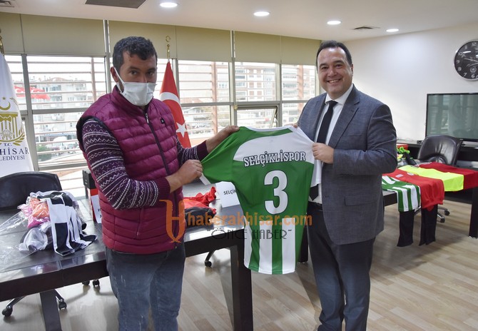 Akhisar Belediyesi’nden Amatör Spor Kulüplerine Malzeme Desteği