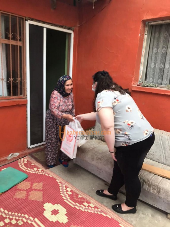 Akhisar Belediyesi, Kadir Gecesi’nde Şehit Ailelerini Unutmadı