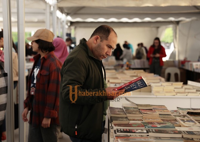 Akhisar Belediyesi 3. Kitap Fuarı başladı