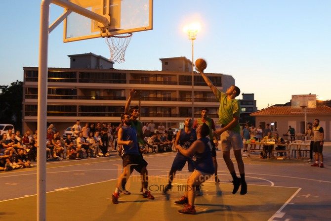 Akhisar sokaklarında basketbol coşkusu yaşandı