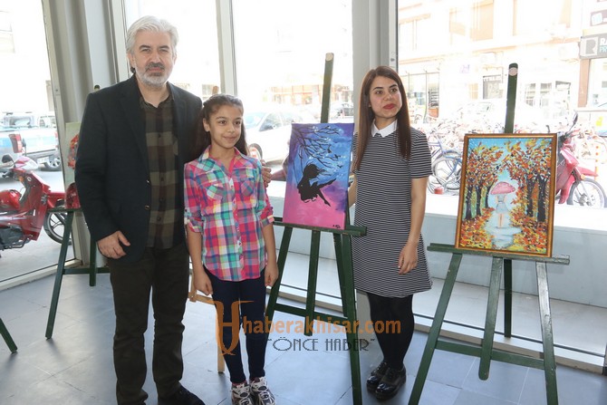 Çocuk ve Genç resim sergisi açıldı