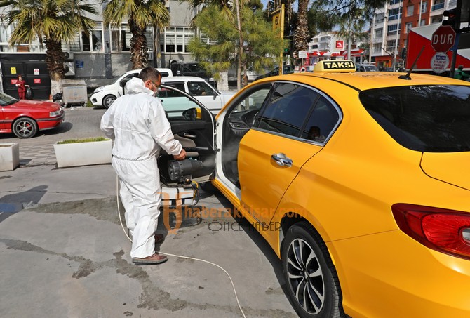 Akhisar Belediyesi Kentteki Tüm Taksileri Dezenfekte Ediyor