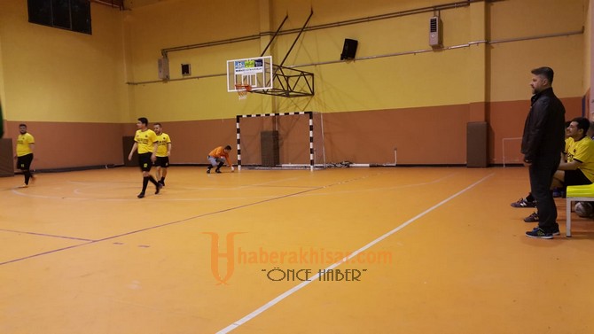Futsal turnuvasında 3 grupta üst tura çıkanlar belli oldu