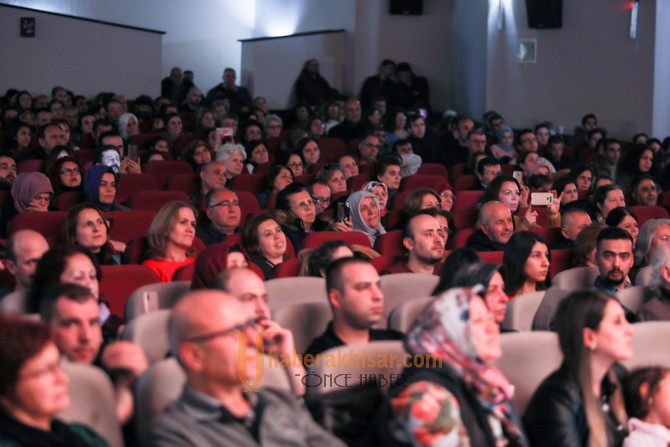 Akhisar Belediyesi THM Korosu ilk konserini verdi