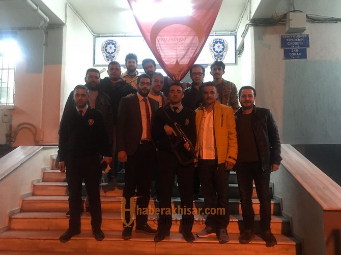 AK Parti Gençlik Kolları, Emniyet Güçlerine gece mesaisi ziyareti yaptı
