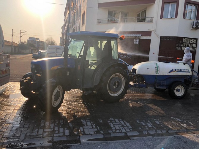 Boş Kalan Sokaklar Belediye Ekiplerince Dezenfekte Edildi