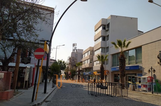 Akhisar’da Sokağa Çıkma Yasağının Ardından Cadde ve Sokaklar Boş Kaldı