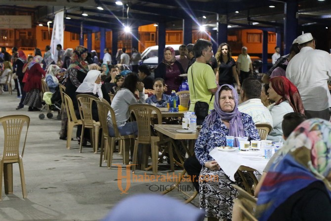 Kadir Gecesi özel programına Akhisarlılar büyük ilgi gösterdi