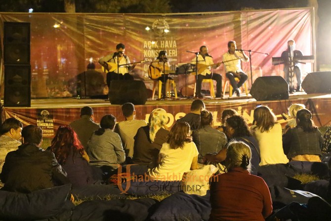 Akhisar’da Açıkhava’da müzik ziyafeti