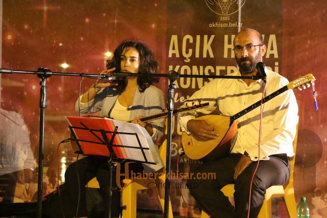Akhisar’da Açıkhava’da müzik ziyafeti