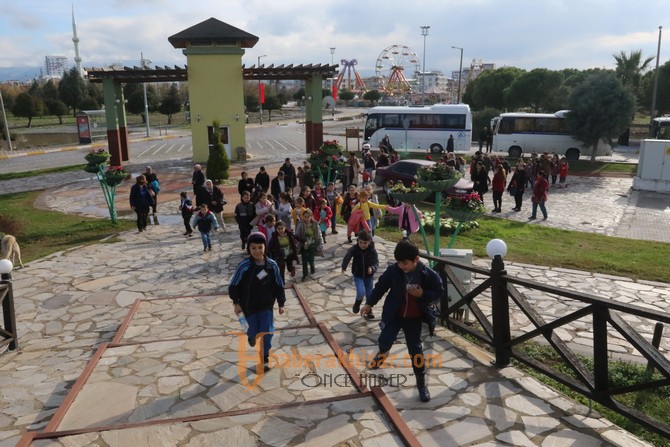 Akhisar’da öğrenciler şehrini keşfederek fahri rehber oldular