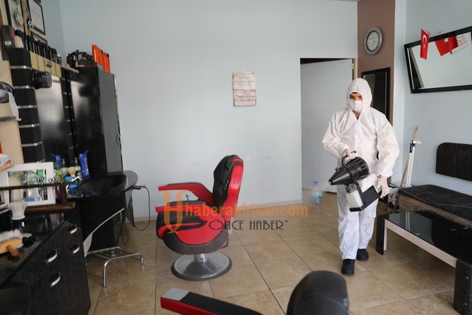 Akhisar Belediyesi, Berber ve Kuaförleri Dezenfekte Ediyor
