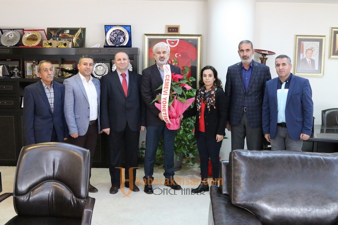 Akhisar Cemevi yeni yönetimi Belediye Başkanı Salih Hızlı’yı ziyaret etti