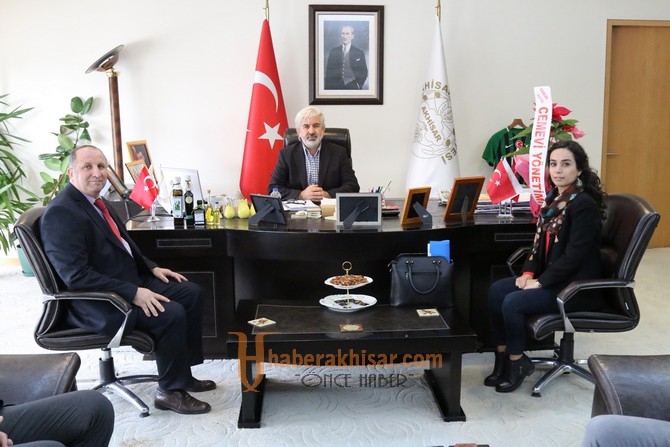 Akhisar Cemevi yeni yönetimi Belediye Başkanı Salih Hızlı’yı ziyaret etti