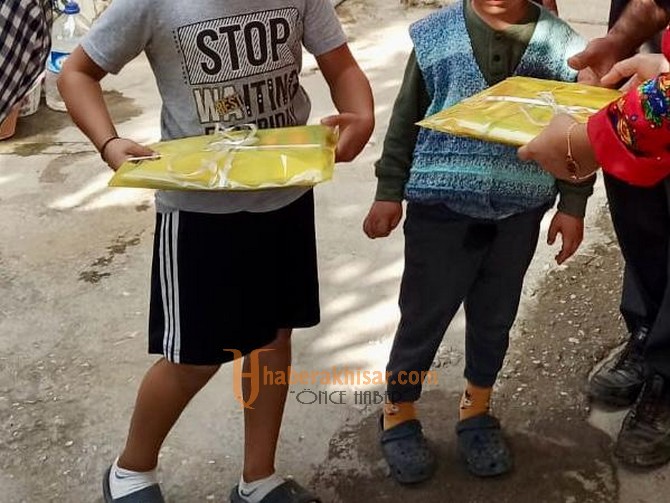 CHP Akhisar, Çocukların Yüzünü Güldürdü