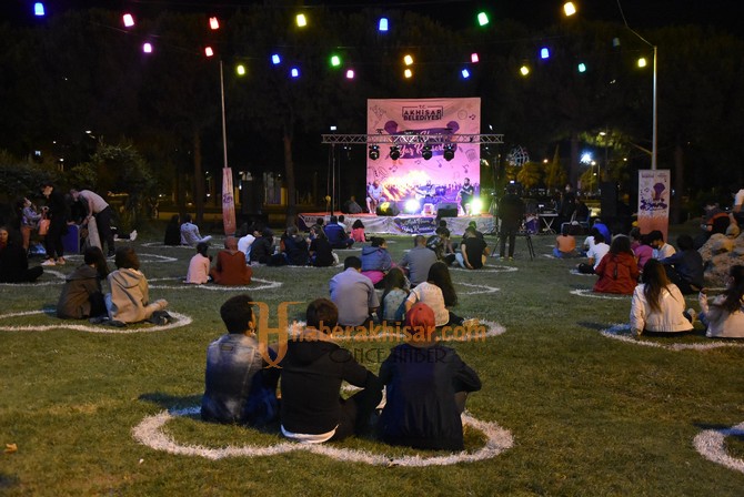 Akhisar Belediyesi Açık Hava Yaz Konserleri Devam Ediyor