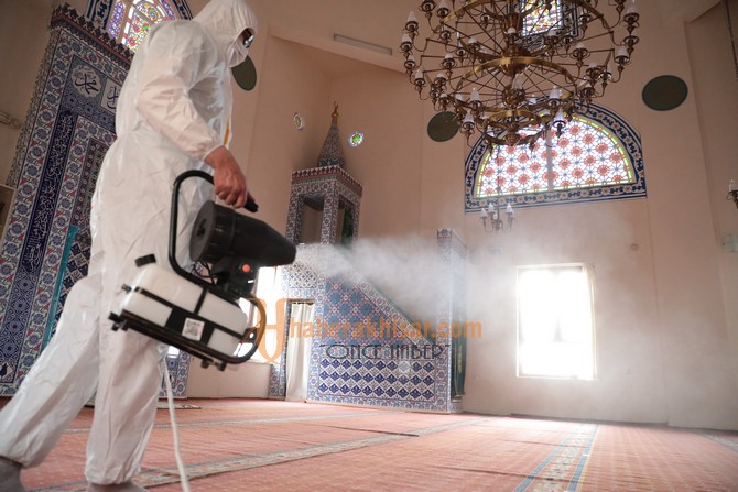 Akhisar’da Camilere Ramazan Temizliği